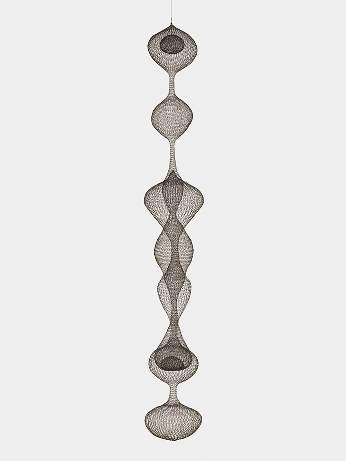 Untitled (S.563, Hanging Six Lobed Form with Two Interior Spheres), 1956 © The Estate of Ruth Asawa Courtesy The Estate of Ruth Asawa and David Zwirner, New York/London/Hong Kong