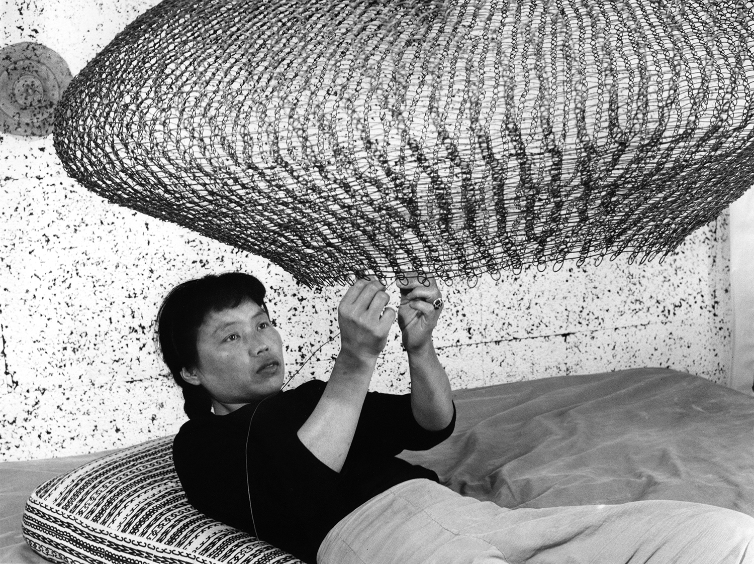 Ruth Asawa, 1957 © 2018 Imogen Cunningham Trust Courtesy David Zwirner