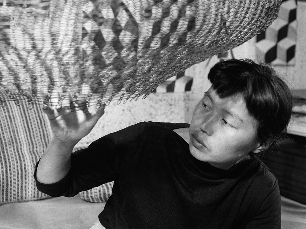 Ruth Asawa, 1957 © 2018 Imogen Cunningham Trust Courtesy David Zwirner