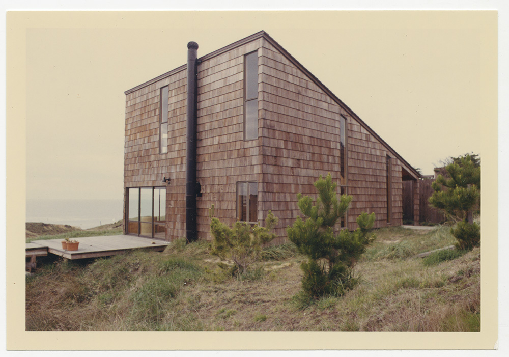 Joseph Esherick and Associates (now EHDD), Hedgerow House, 1966; photographed ca. 1968. Courtesy University of California Board of Regents; Environmental Design Archives at College of Environmental Design, University of California, Berkeley.