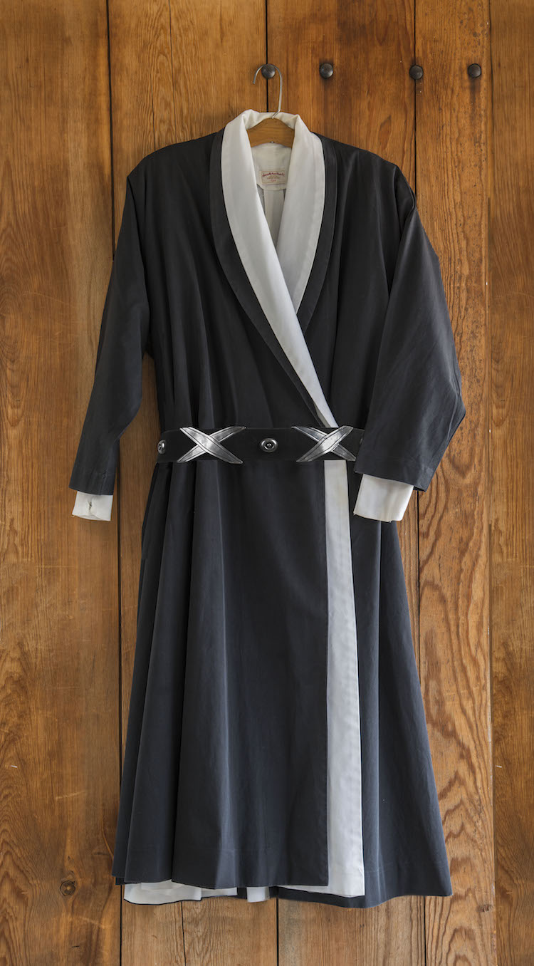 Wrap Dress, circa 1960s–70s. Black cotton. Inner garment: Carol Sarkisian (American, 1936–2013). Wrap dress, circa 1970s. White cotton. Georgia O’Keeffe Museum, 2000.03.0601 and 2000.03.0410. (Photo © Georgia O’Keeffe Museum)