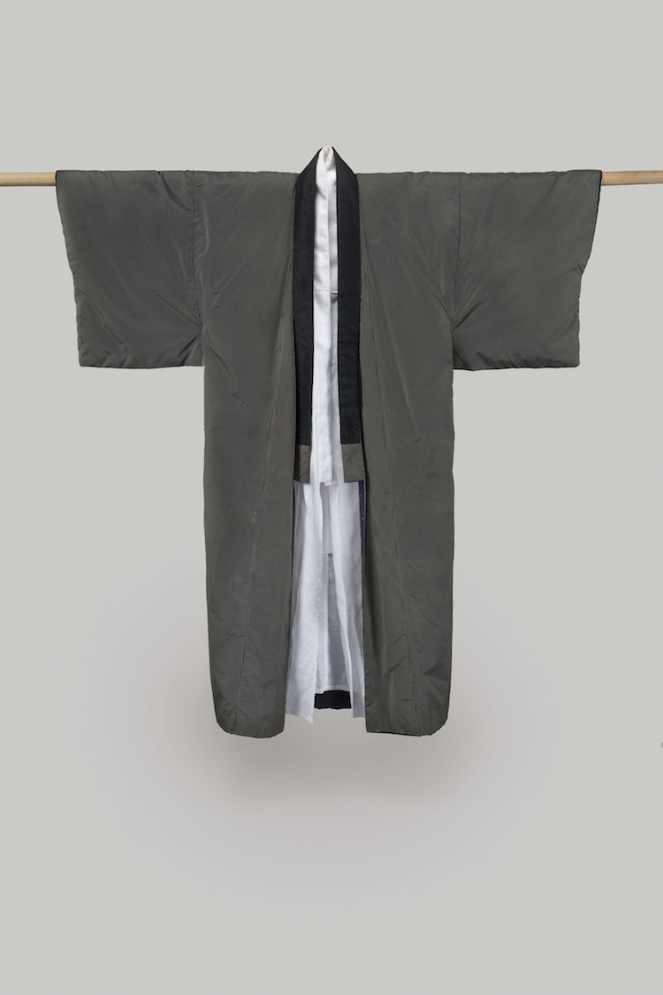Padded Kimono (Tanzen), circa 1960s–70s. Silk with woven black and gray stripe. Inner garment: Kimono. White linen (?). Georgia O’Keeffe Museum, Gift of Juan and Anna Marie Hamilton, 2000.03.0359 and 2000.03.0404. (Photo © Georgia O’Keeffe Museum)
