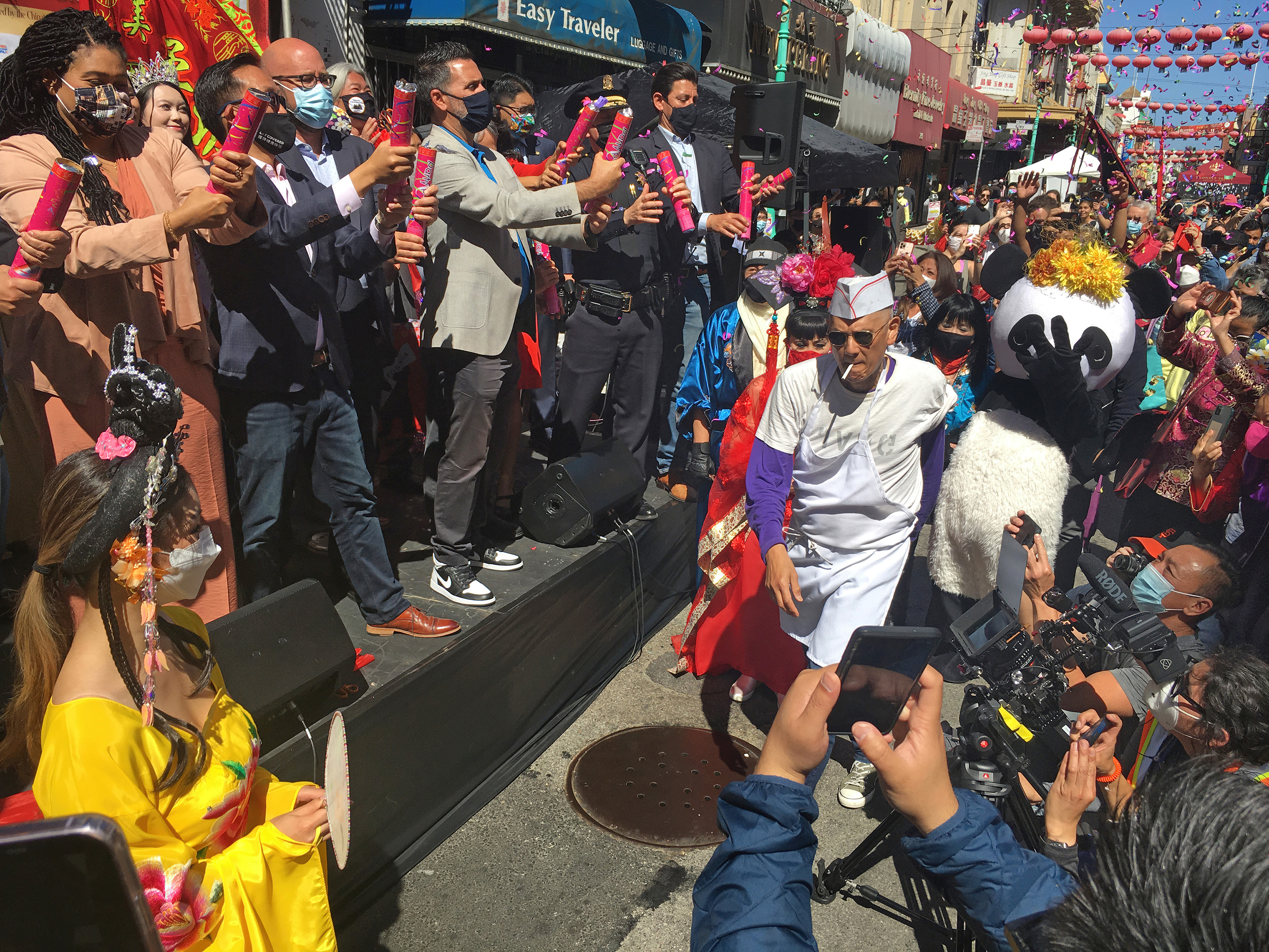 Chef Jang at the Autumn Moon Festival, San Francisco Chinatown, 2021. Photograph by Brent Willson