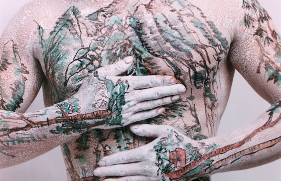 Huang Yan Paints Chinese Landscapes on the Human Body