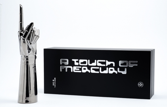"A Touch of Mercury”: Sorayama x Case Studyo Porcelain Edition