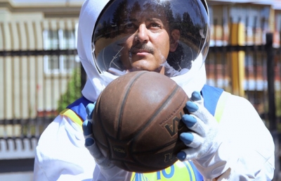 Playing Basketball with an Astronaut: David Huffman image