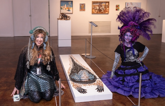 مقابلة في مجلة جوكستابوز
ريفر ريشي — الفائز في صالون السريالية الثامن عشر