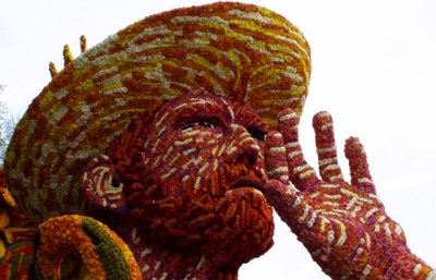 Van Gogh in 3D, Made of Dahlias image