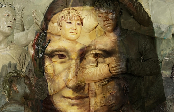 Liu Bolin: Art Hacker