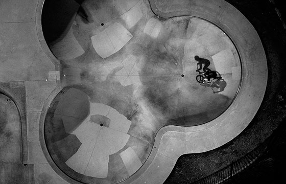 Tomas van Houtryve – Blue Sky Days