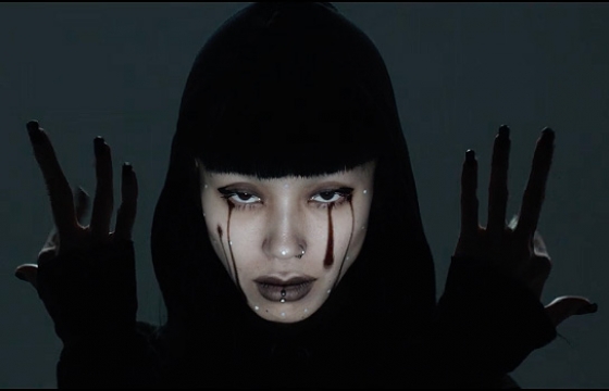 Music Video Pairs Projection Mapping with Choreographed Peformance