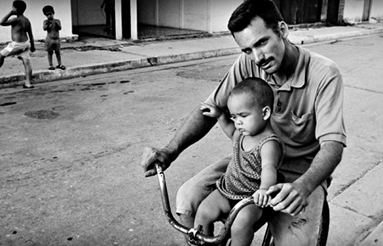 The photography-centered family of Bruce and Anna Davidson in discussion