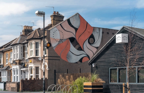Lucy McLauchlan's Spontaneous Approach Adds an Elegant Touch to New Mural in London